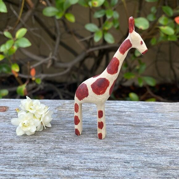 Wood Giraffe Brooch. Gentle Giant Animal. Excellent Pre-Owned Condition. EUC - Picture 1 of 3